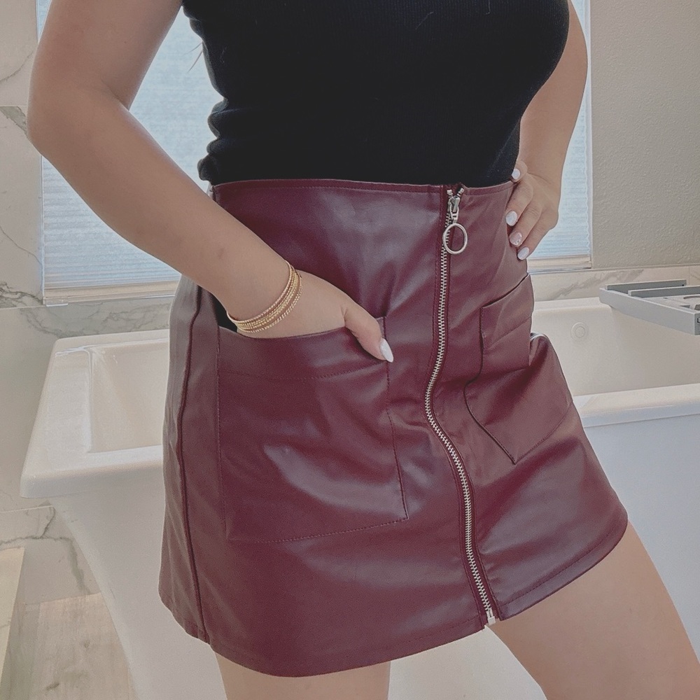 Burgundy Leather Skirt Short w/ Zipper